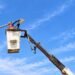 ¿Tu colonia sigue en penumbras? Instalan más luminarias, pero vecinos aún reportan calles oscuras