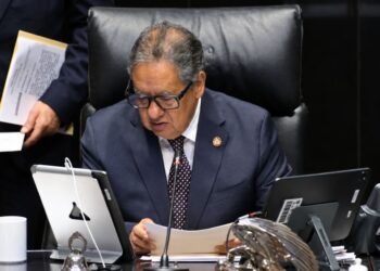Senado avala candado a la doble nacionalidad para Presidencia y gubernaturas; aplicará desde 2028