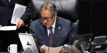 Senado avala candado a la doble nacionalidad para Presidencia y gubernaturas; aplicará desde 2028