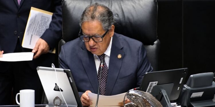 Senado avala candado a la doble nacionalidad para Presidencia y gubernaturas; aplicará desde 2028