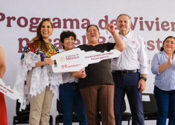 Estrenan casa 288 familias en Puerto Aventuras; Infonavit amplía programa de vivienda en Quintana Roo