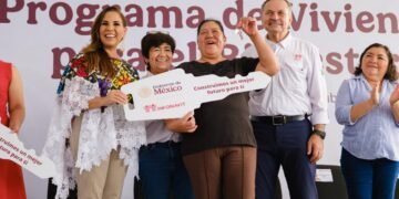 Estrenan casa 288 familias en Puerto Aventuras; Infonavit amplía programa de vivienda en Quintana Roo