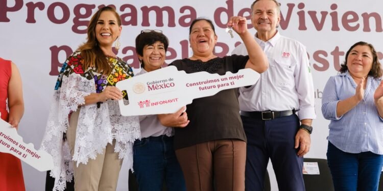 Estrenan casa 288 familias en Puerto Aventuras; Infonavit amplía programa de vivienda en Quintana Roo