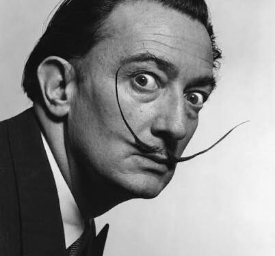 ¿Dónde está la pieza de Dalí? Francia busca la cubierta robada de un libro único