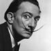 ¿Dónde está la pieza de Dalí? Francia busca la cubierta robada de un libro único