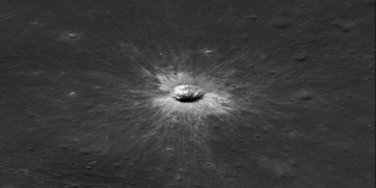 ¿Qué cayó sobre la Luna? Esto descubrió la NASA al comparar sus imágenes