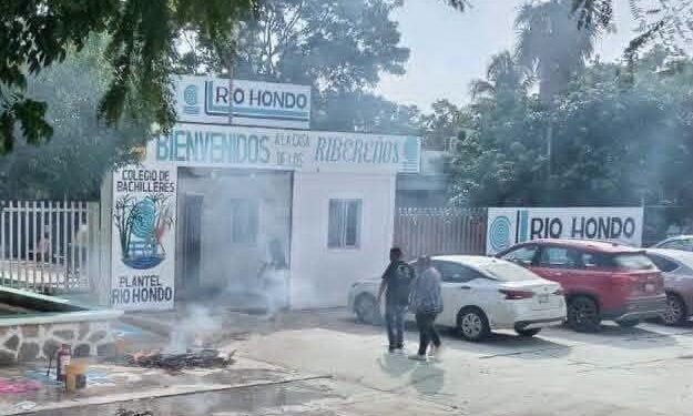 Tragedia frente a Colegio de Bachilleres: estudiantes auxiliaron a víctima de enjambre